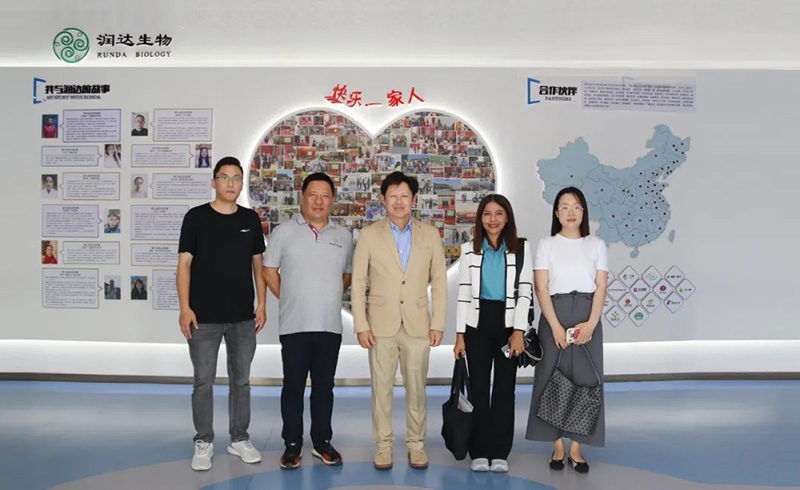 热烈接待泰国客户莅临尊龙凯时生物旅行考察